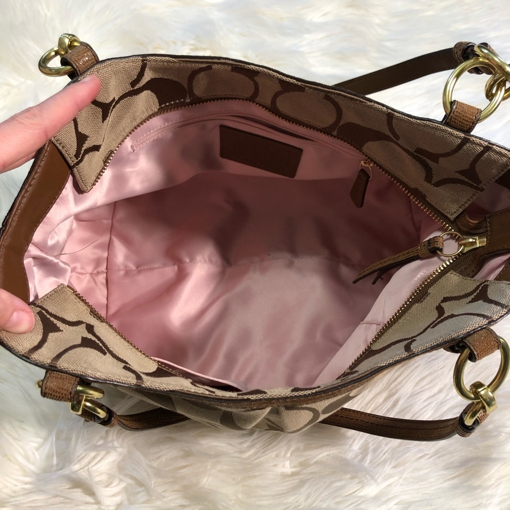 Large Coach Signature Logo Handbag With Gold Hardware - Picture 6 of 16